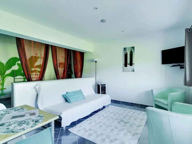 Upscale Villa With Swimming Pool and Terrace