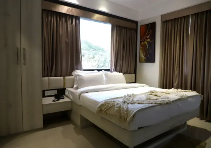 Fabhotel 7Th Cloud Ab Road