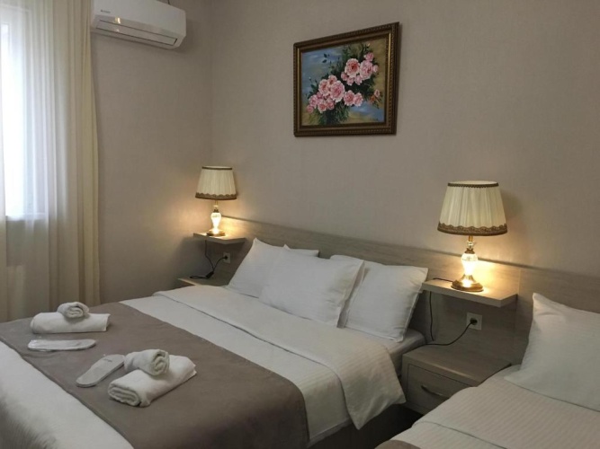 Standard Triple room