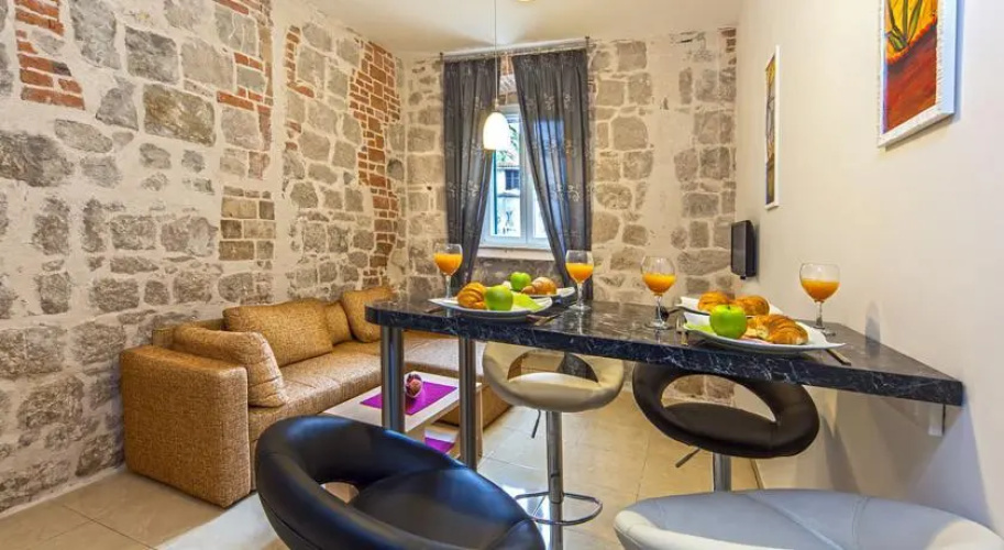 Old Town Twins Apartments