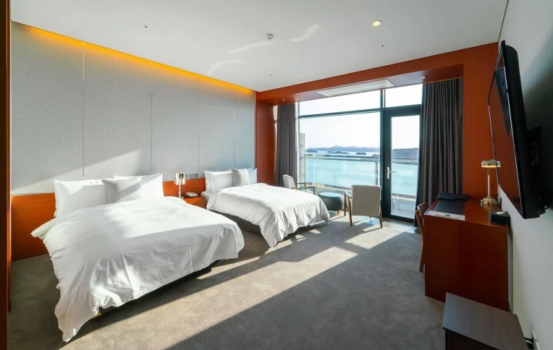 Standard Twin Family room with ocean view