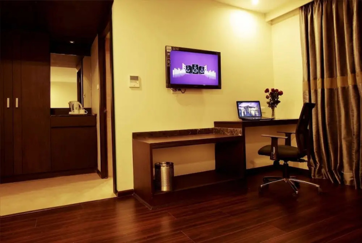 J Hotel