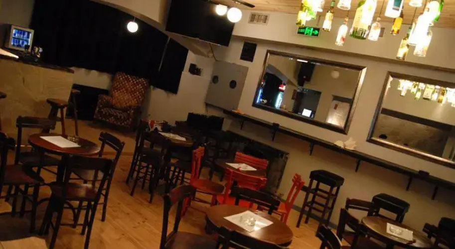 Hostel Ozi Bar