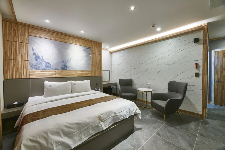 Hotel Aura