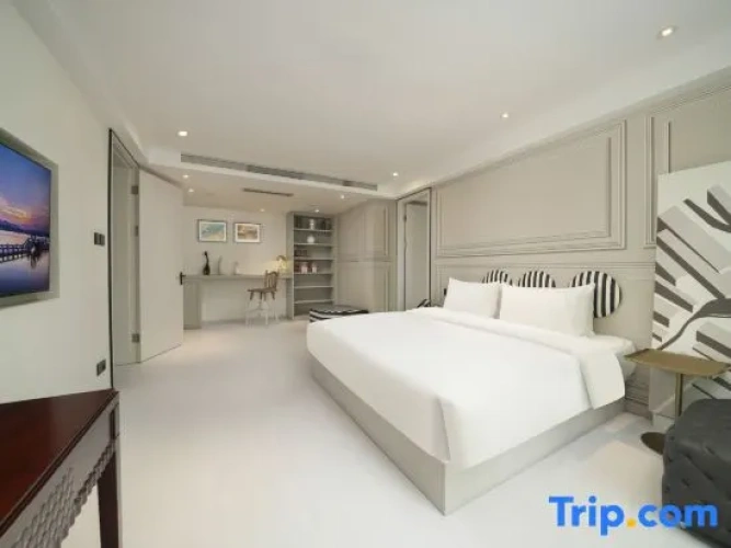 Deluxe Double Suite with city view