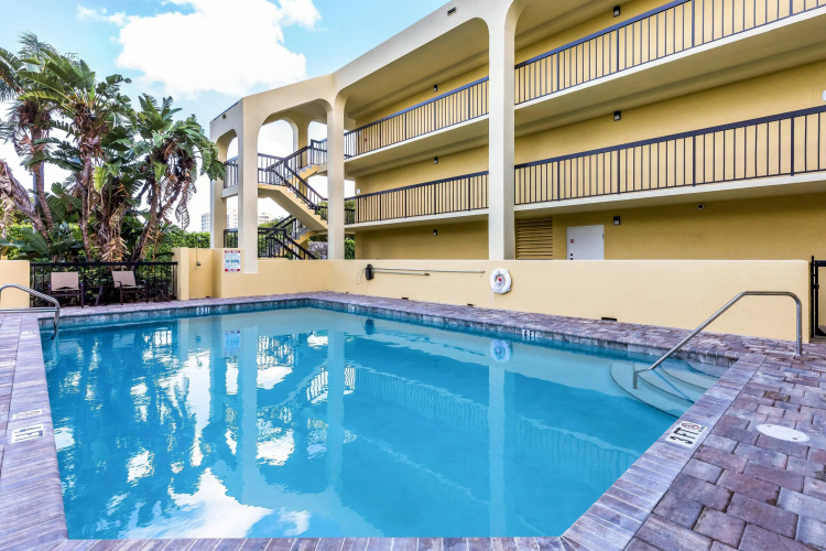Quality Inn Palm Beach International Airport photo 16