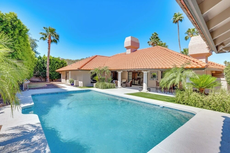 4 Bedrooms Cottage