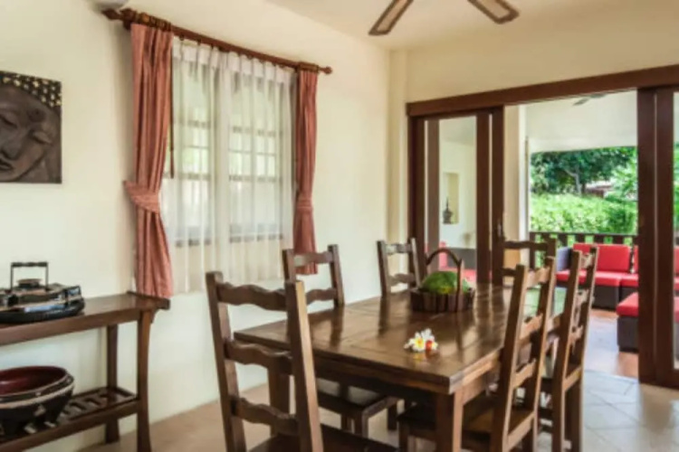 3 Bedroom Pool Villa 20 seconds from Samrong beach front