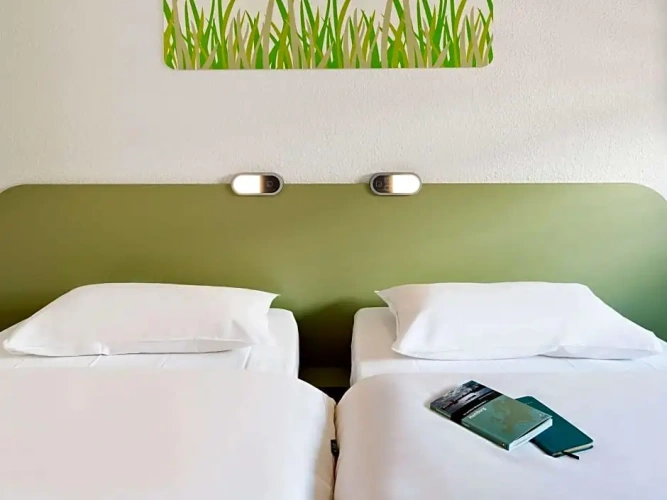 Standard Double room with city view
