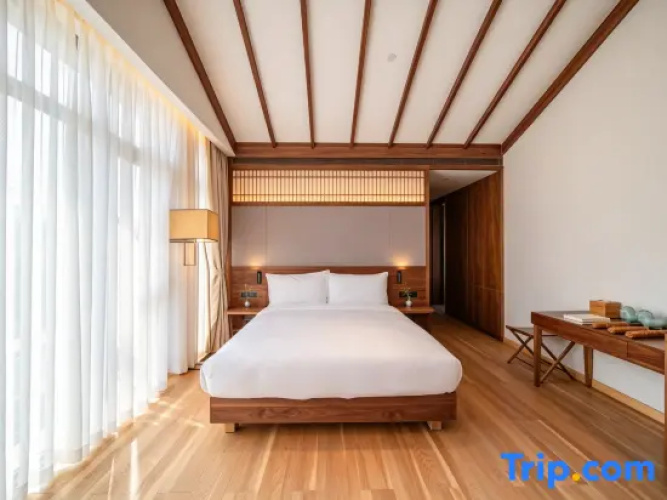 2 Bedrooms Family Suite with mountain view
