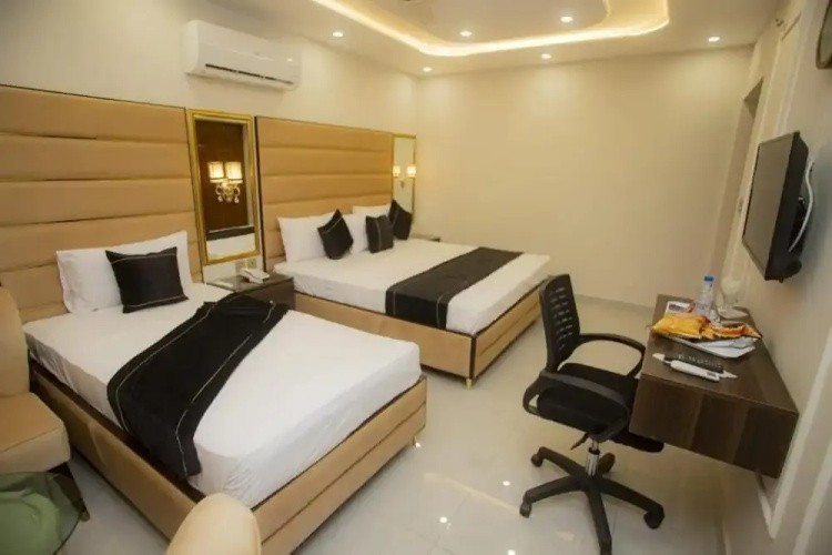 Hotel White Seasson managed by Zaheer Masih