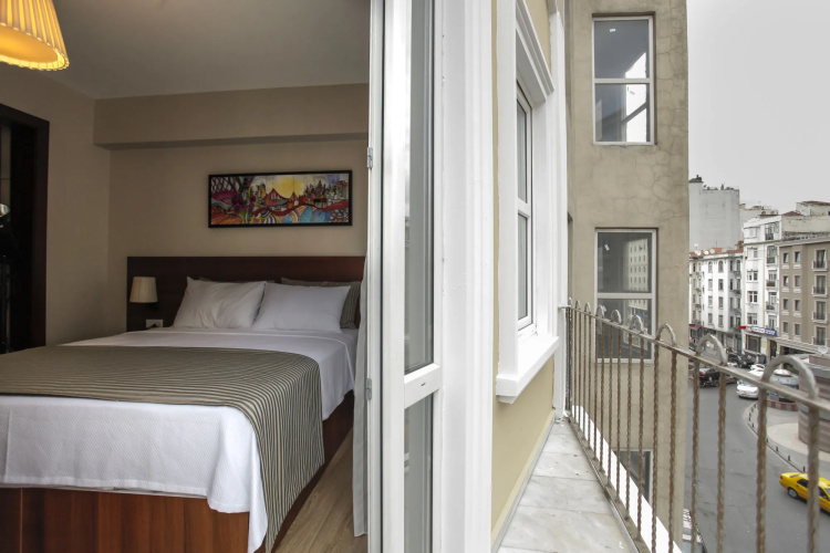 Cordis Hotel