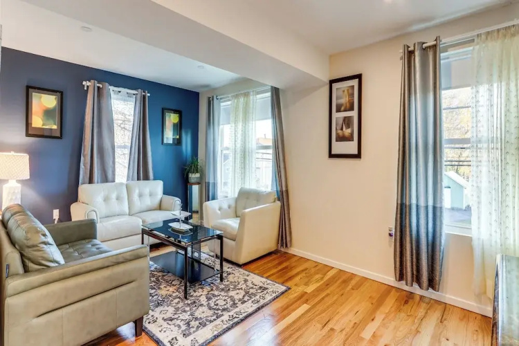 6 Mi to Dtwn New Haven: Duplex w/ Shared Yard
