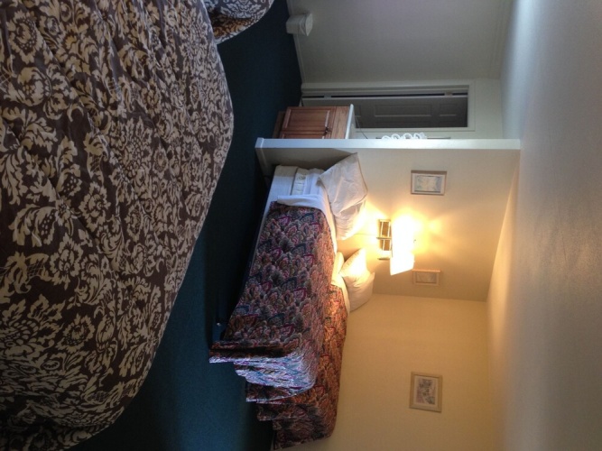 Standard Sextuple Family room