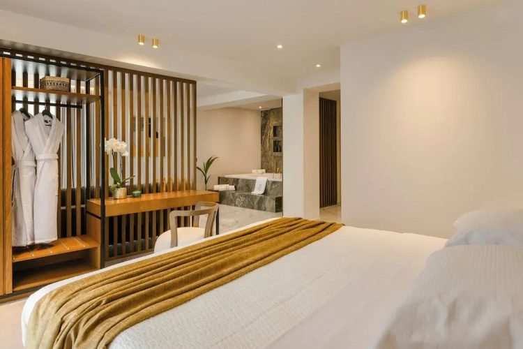 Luxury Suite with balcony