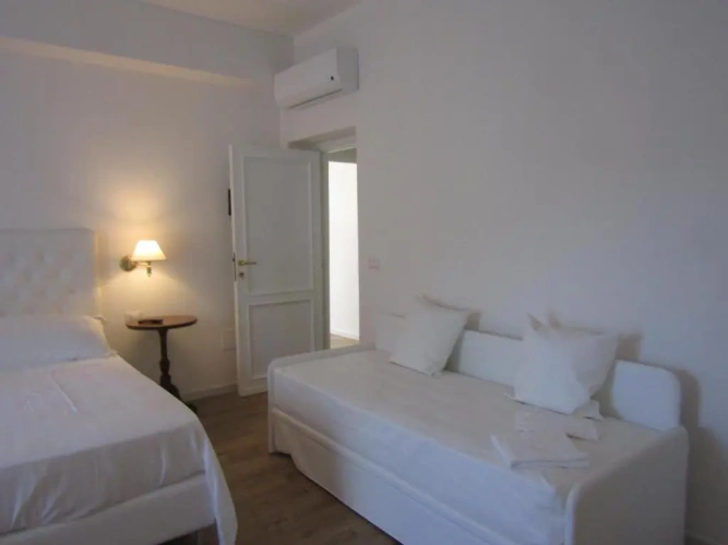 Standard Triple room with garden view