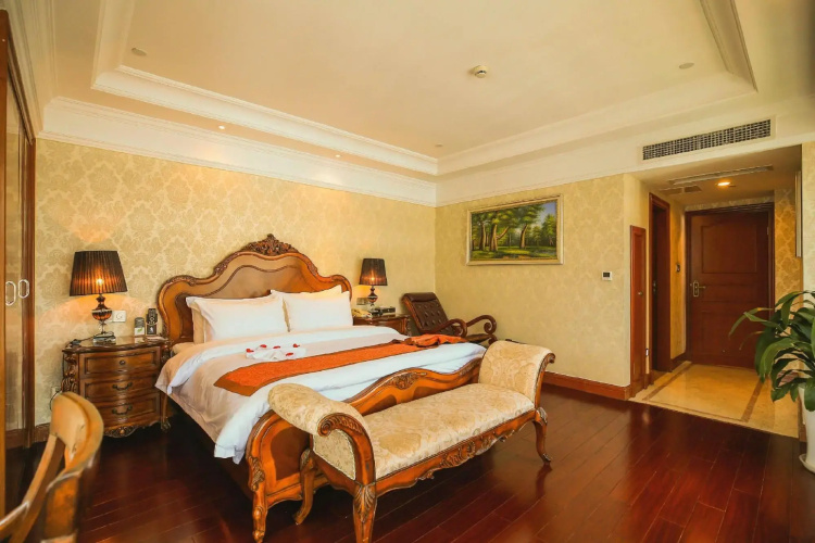 Huaxia Hotel