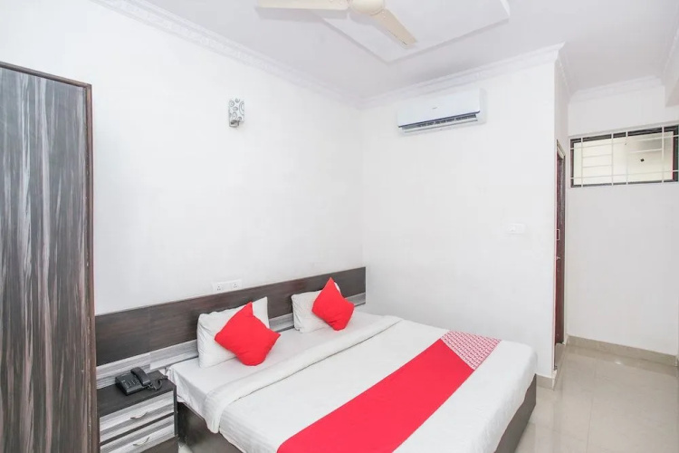 OYO 13941 NR Suites