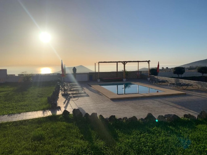 4 Bedrooms Villa