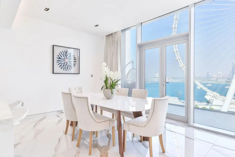 Lavish & Equipped 2 BR Facing Ain Dubai