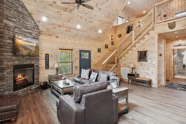 Bear View Retreat 2 Bedroom Cabin by RedAwning