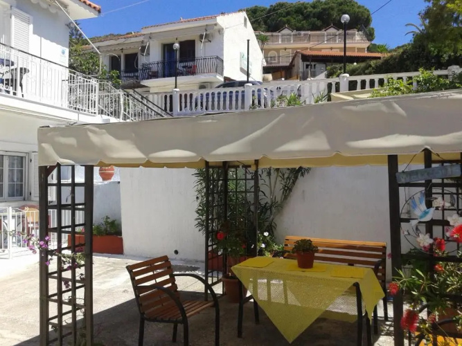 Aggelos Kefalonia Lassi