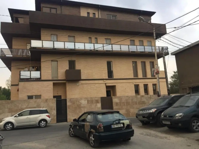 3 Bedrooms Apartment