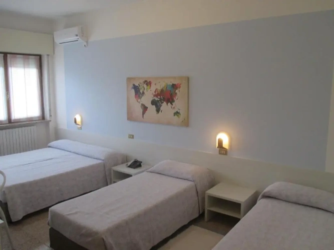 Standard Triple room