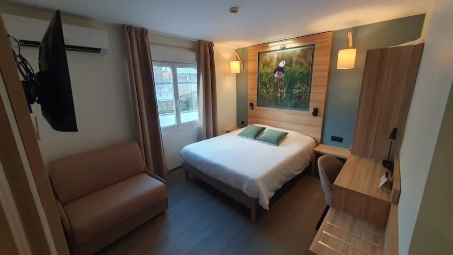 Standard Triple Family room
