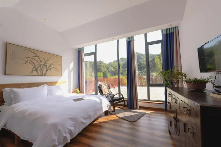 Lotus Mountain Boutique Inn