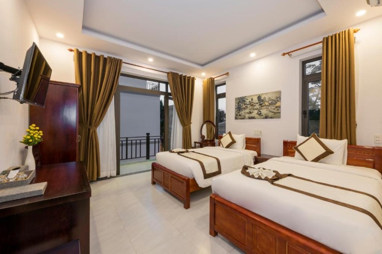 Standard Twin room with pool view