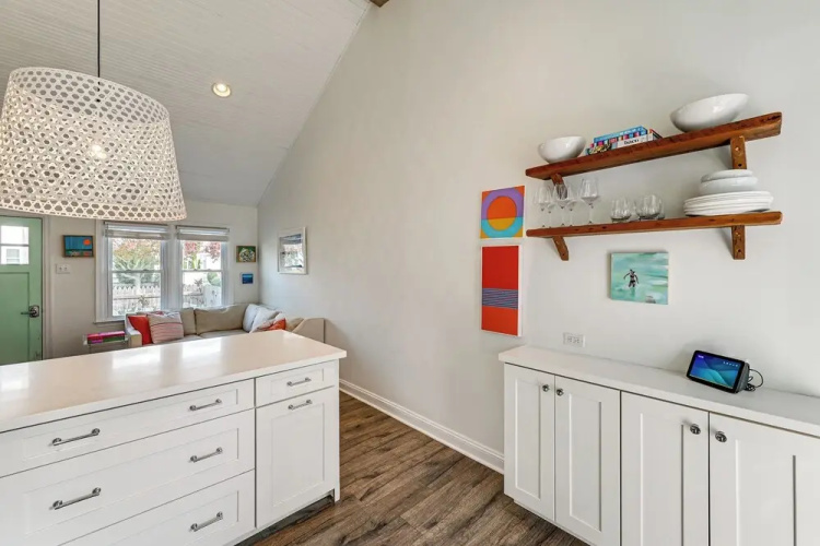 Walk to Beach & Dtwn Dining! Avalon Coastal Escape