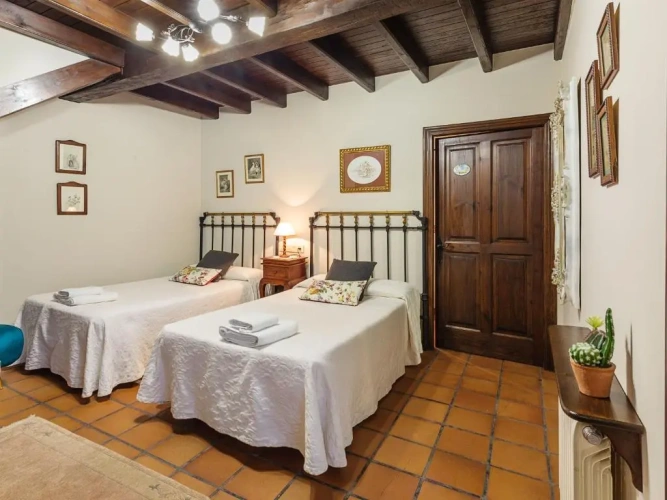 2 Bedrooms Cottage