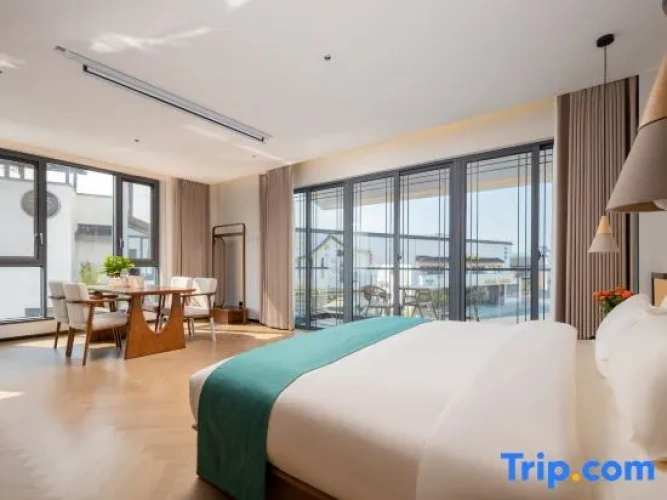 Deluxe Double room with balcony