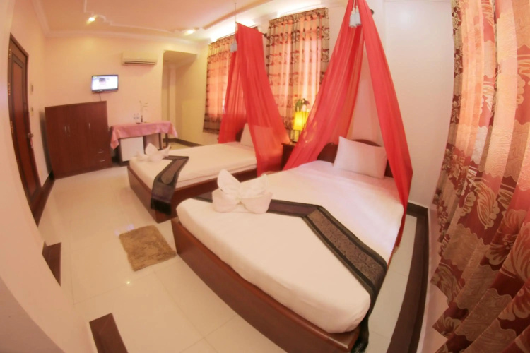 Golden Noura Villa Pub & Restaurant