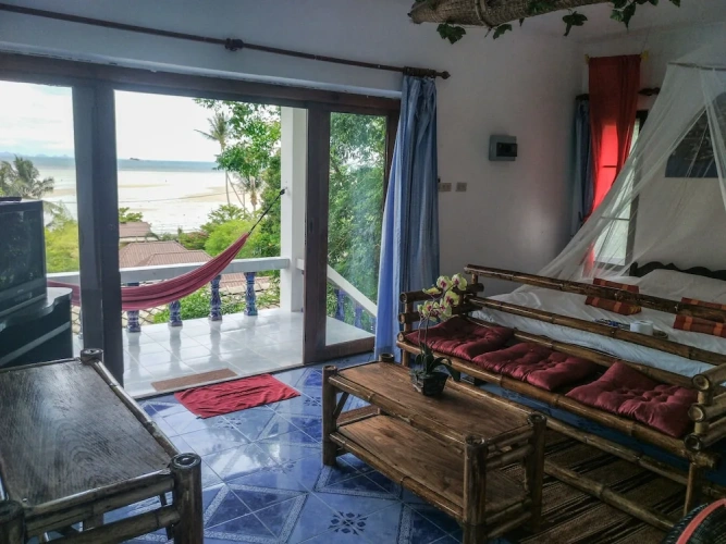 Bungalow with balcony and with sea view