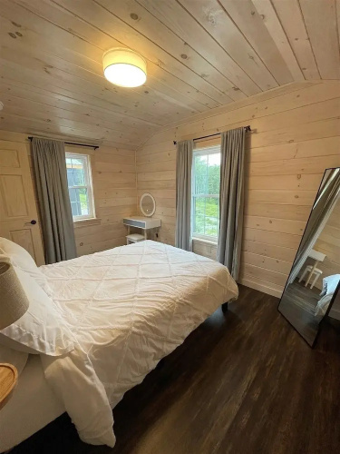 Chickadee Limit 4 2 Bedroom Cabin
