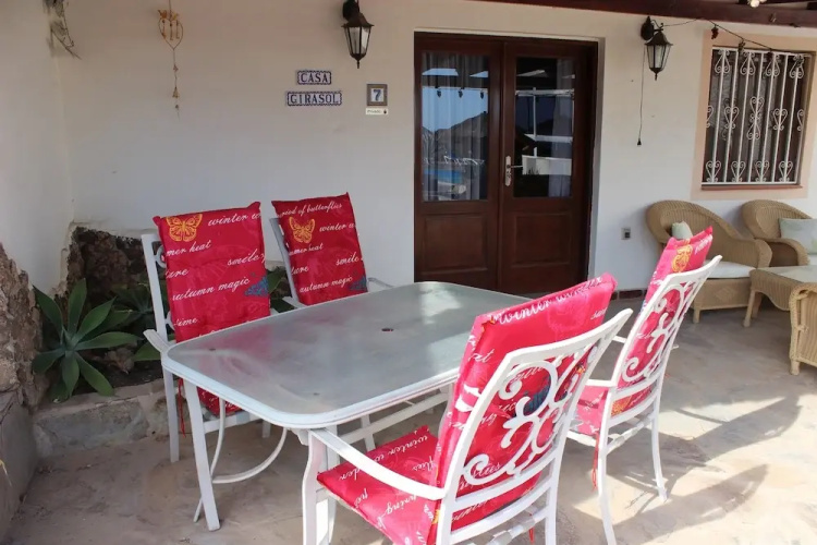 Beautiful 2-bed Bungalow in Parque Holandés