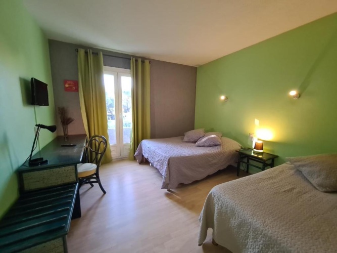 Standard Triple room