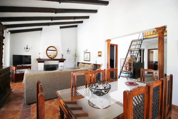 1097 Villa Jomada