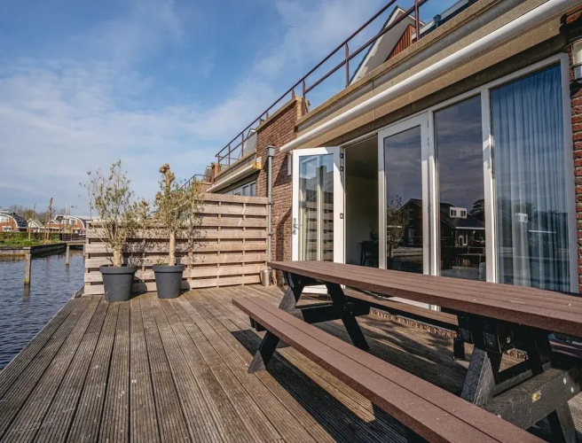 Waterside Escape With Easy Access