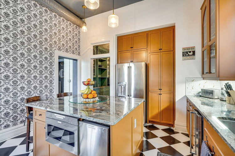 Queen Anne Manor' in Old West End w/ Elevator