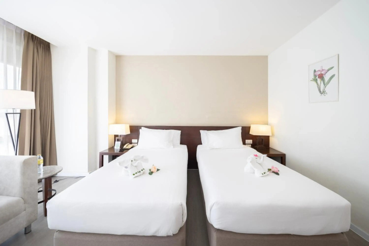 Golden Crown Grand Hotel