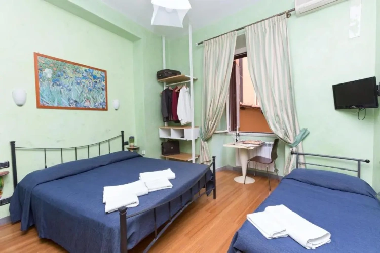 Standard Triple room
