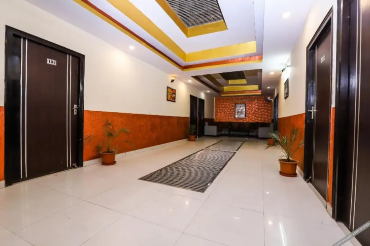 Vasundhra Heights Hotel By Oyo