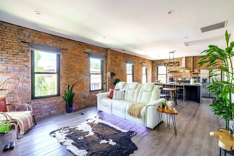 Jungle House Downtown Columbus – Modern Boutique Suites - Columbus, OH