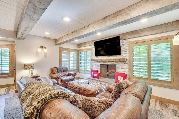 Cozy Sun Valley Townhome w/ Mountain Views!