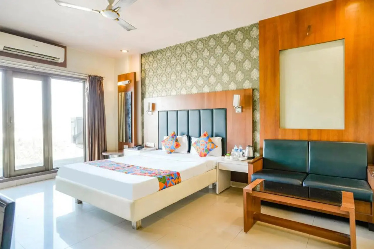 FabHotel Devanshi Inn