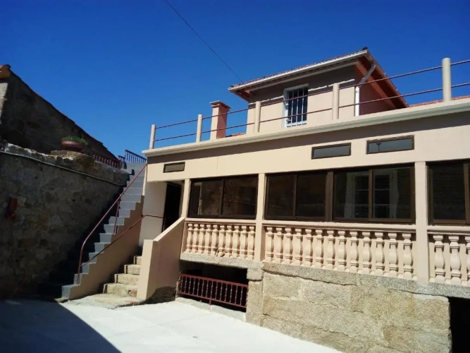 4 Bedrooms Cottage