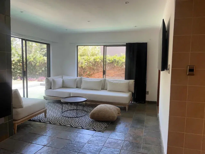 Bryanston Luxurious 4-Bed Villa